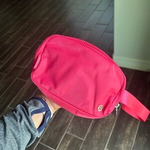 Lululemon Everywhere Belt Bag in Sonic Pink